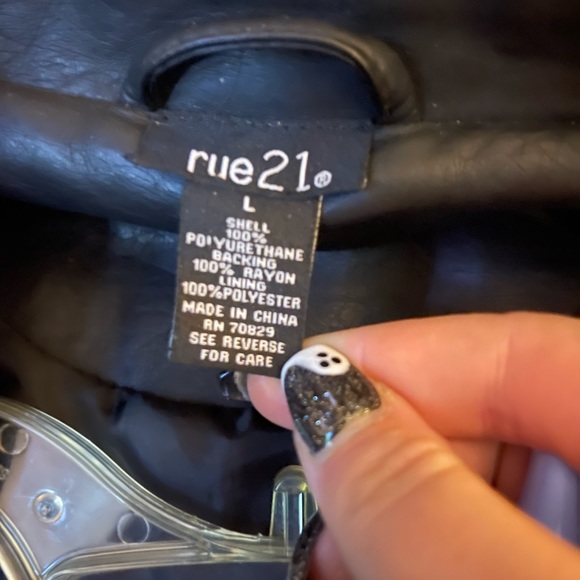 Leather jacket with flowers. Rue 21. Size L. Black - Picture 3 of 3